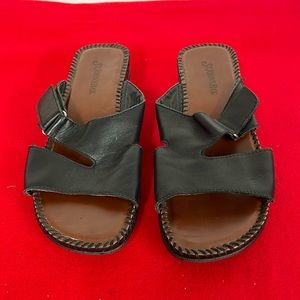 St John's Bay Womens size 8.5 Sandals Black